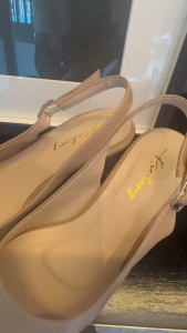 งานพรีเมี่ยม รองเท้าส้นสูง 2.5 นิ้ว หัวแหลมรัดส้น สายปรับได้ PU อย่างดี พื้นมีตัวรับเท้า ทำในไทย