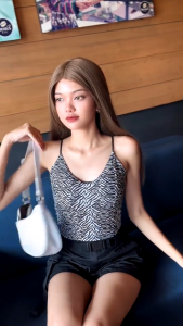 บราแฟชั่น สายเดี่ยวผ้าซาติน แบบสวม มี9สี มีฟองน้ำในตัว ระบายอากาศ ใส่สบาย สุดคิ้วท์ เซ็กซี่ สำหรับผู้หญิง ลดการกดทับD316