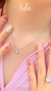 Lulu Moissanite Jewelry - Perhiasan Wanita Kalung Permata Moissanite 04 Carat Lapis Emas 18K - Liora Four Leaf Moissanite Necklace 04CT Sertifikat GRA