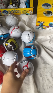 Pokeball Lempar isi Figurin Pikachu Pokemon Bola Pokemon