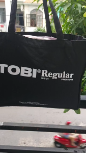 Túi đeo vai màu đen tiện dụng đi chơi đi học và đi làm mẫu mã thời trang vải cotton bền đẹp kích thước 50x40.