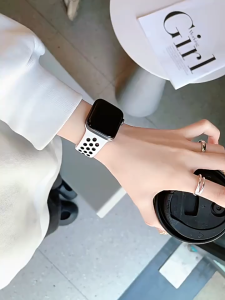 Silicone strap for iwatch ultra 49mm 45 44 42 smart watch band 7 6 5 se sport strap 38 40 41mm