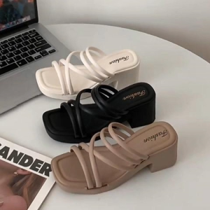 QLshop งานสุดปังพร้อมส่ง รองเท้าเสริมส้นแฟชั่น งานดี ทรงสวย ดีเทลความเกาหลีเกาใจด้วยสายพาดหน้าปังๆ ยิ่งทำให้เท้าดูเรียวเล็กขึ้นไปอีก พร้อมจัดส่งให้เลือกถึง 4 สี ใครเล็งสีไหนอยู่ต้องรีบจัดแล้ว