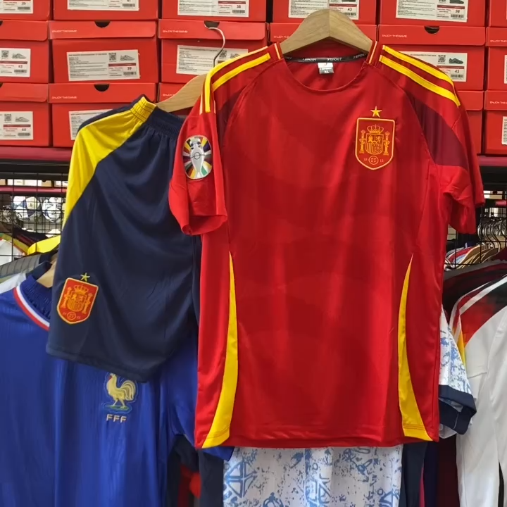 Quần áo đá banh Tây Ban Nha màu đỏ Euro 2024 CÓ IN ẤN