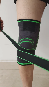 สนับเข่าแบบมีสายรัด ผ้ารัดหัวเข่า ที่รัดหัวเข่า ใช้สำหรับการออกกำลังกาย เล่นกีฬา และฟิตเนส วัสดุเป็นผ้าคุณภาพสูง นิ่ม สวมใส่สบาย 1 กล่อง 1 ชิ้น