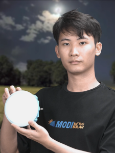 MODI โคมไฟฉุกเฉินโซล่าเซลล์ แสงขาว120W140W เปิดได้ 3 โหมด พกพาสะดวก ชาร์จUSBและแสงอาทิตย์ ไฟสปอตไลท์