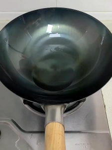 No rust for Hand forged high quality Iron Wok NoChemical NoCoating wok non stick Carbon Steel Wok Pre-Seasoned Wok Kuali Besi family Gas Stove