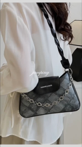 Qv SHOP ￼2024 กระเป ๋ าสไตล ์ ใหม ่ ผู ้ หญิงแฟชั ่ นแฟชั ่ นกระเป ๋ าสะพายแฟชั ่ นสบายๆกระเป ๋ าสี ่ เหลี ่ ยมเล ็ ก Niche ยอดนิยมใต ้ วงแขนกระเป ๋ า