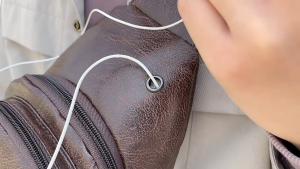 พร้อมส่ง กระเป๋าแฟชั่น หนังเทียม กันน้ำ มีช่องหูฟัง