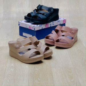 [🥇ของแท้100%🚛ส่งด่วน👠ส้น 3 นิ้ว] TRIPPER รองเท้าเพื่อสุขภาพ รองเท้าสวมส้นสูง รองเท้าพื้นนุ่ม รุ่น RC988-19T สวย นุ่มเบา สบายเท้า