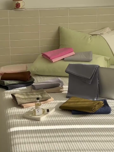 CHT ปลอกหมอน  สีพื้น ปลอกหมอนโพลีเอสเตอร์นุ่ม ขนาด 48 X 74 ซม อย่าจางหายไป มีสีต่างๆให้เลือก COD