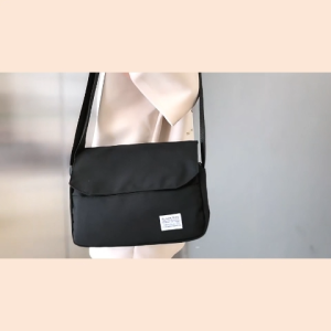 QXshop  ใหม่ล่าสุด กระเป๋าสะพายข้างแฟชั่น รุ่นนี้ขนาดใบกลางๆ สีสวยทุกสี สายปรับระดับได้ สะพายแบบไหนก็สะดวก สะพายได้ทั้งชายหญิง สะดวกมาก จัดเลยยย