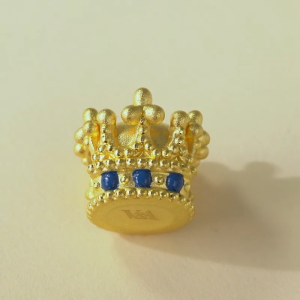 Chow Sang Sang 周生生 Charme Mini Charme V&A 999 Gold Crown Mini Charm 93016C (Bracelet Not Included)