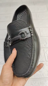 Giày sục da nam > giày sục mọi da nam cao cấp > da microfiber ( Sít ) đế cao su đúc > đường máy tỉ mỉ đế khâu chắc chắn - phù hợp tất cả tủ đồ