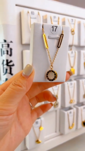 AE-2 Kalung Titanium Liontin Wanita Bulat Hitam dan Putih Double Side