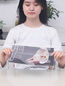 GreenHouse ถุงมือพลาสติกแบบใช้แล้วทิ้ง กล่องละ 200 ชิ้น ทำจากวัสดุ PE ใช้ในครัว ราคาถูก ดี มีคุณภาพ เพื่อหลีกเลี่ยงการสัมผัสโดยตรง