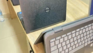 MIX LOT LAPTOP CHROMEBOOK / TOUCH AND NON TOUCH LAPTOP DELL. HP . LENOVO