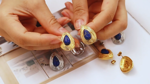 YOKO Anting Wanita Bentuk Oval Dengan Batu Warna Biru Anti karat dan Anti Luntur Anting Wanita Dewasa Asli Anting Jepit Korea Style E1-24