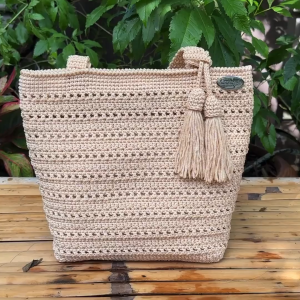 กระเป๋าโครเชต์ สะพายไหล่ กระเป๋าถือ ก้นเหลี่ยม พร้อมพู่ห้อยกระเป๋า #Tote bag #สำหรับสุภาพสตรี #งานฝีมือ #Handmade #ถักโครเชต์จากเชือกร่ม #กระเป๋าโครเชต์ #กระเป๋าสตรี #กระเป๋าถือ #กระเป๋าสะพาย #กระเป๋าถัก #เชือกร่ม #กระเป๋าเชือกร่ม #กระเป๋าคล้องไหล่
