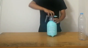 BELI 2 LEBIH MURAH .! Botol Alat Semprotan 2L Disinfektan Tanaman Air Burung Sprayer 2 Liter - WARNA LIMITED