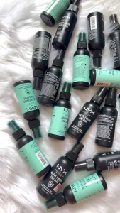 Xịt khóa nền NYX Xịt giữ lớp trang điểm NYX Matte Finish NYX Dewy Finish.