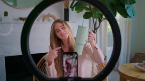 แก้วเก็บความเย็นสเตนเลสแท้ 30 ออนซ์ มีหูจับและฝาหลอด เก็บความร้อนและความเย็นได้นาน แก้วสเตนเลสขนาดเล็ก พกพาสะดวก