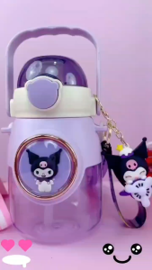 Adorable 820ml Sanrio Water Bottle with Keychain Silicone Straw Adjustable Strap Leakproof BPA Free for Kids School Travel Cinnamoroll Kuromi Melody Botol Air Childrens Baby Bottle Kitchenware