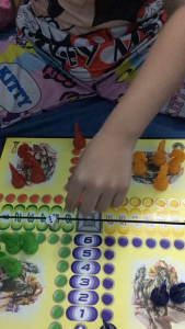 Bộ cờ cá ngựa bàn nhựa trung có thể gấp gọn hiệu Trung Lê có hộp đựng