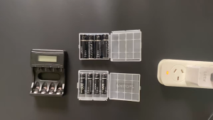 PALO 4 Slot Battery Charger 1.5V Lithium AA & AAA Baterai Cas Baterai Charge AA dan AAA Baterai Isi Ulang/ Pengisian Cepat / Pengisi Daya