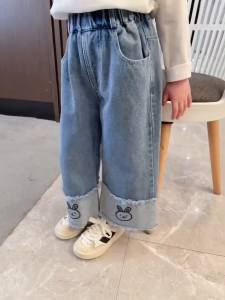 กางเกงยีนส์เด็กผู้หญิง ลายกระต่ายสุด สบายของเด็ก 24111