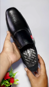 SEPATU PRIA KICKERS TERLARIS SEPATU SLOP FORMAL PRIA SEPATU CASUAL COWOK BERKUALITAS SEPATU LAKI LAKI SLIP ON HITAM