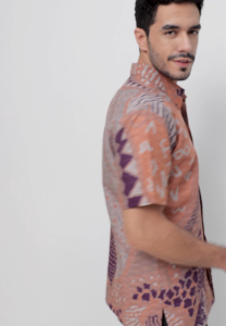 Arjuna Weda Hem Batik Pria Motif Aksara Lontara