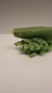 ปลาอโรวาน่าปลาแห่งความร่ำรวย งานเรซิ่นสีหยก ขนาด13.5*6*7ซม.