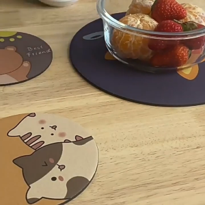 Tatakan Piring Meja Makan Bahan Kulit Anti Slip dan Tahan Kusut /Tatakan Gelas /Tatakan Gelas Aesthetic /Tatakan Piring Meja Makan /Tatakan Piring Anti Panas /Tatakan Meja Makan /Tatakan Piring Dapur /Tatakan Piring dan Gelas 12cm dan 22cm Cute