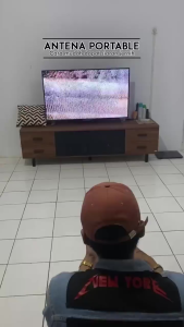 Antena TV Digital High Gain 25dB & Televisi Tabung Tempel Dinding Jernih Terang