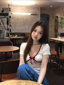 Dream Clothes💟เสื้อยืดเข้ารูป เสื้อยืดทรงซ้อ เสื้อยืดคอวีดีไซน์โบว์เกาหลี เสื้อเรียบง่ายที่อ่อนโยนและอ่อนหวาน