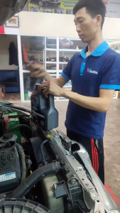 Dầu nhớt Valvoline 20W50 cho động cơ xăng - Dầu Mỹ nhập khẩu Valvoline Premium Protection 20W50/SN Plus - Thay dầu sau 6.000km - Can 4 lít tặng 2 viên rủa kính