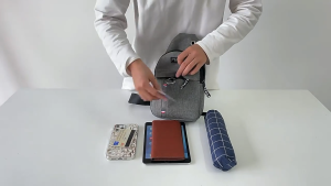 #พร้อมส่ง กระเป๋าคาดอก ใส่แท็ปเลต 9.6 นิ้ว มีช่องหูฟัง สะพายได้หลายแบบ