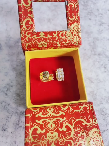 916 original gold simple personality earrings inlaid with exquisite zircon ear buckle women