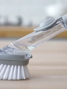 แปรงล้างจาน ใส่นํ้ายาในตัว ทำความสะอาดคราบหนักได้อย่างง่ายดาย