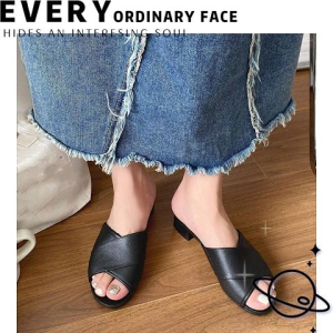 LHMonday ใหม่มาก รองเท้าแตะแบบสวมแฟชั่น สีสวยละมุนมาก ดีเทลสายไขว้สุดเก๋ มีให้เลือกหลายสี ทรงเกาหลีเกาใจสุด รุ่นนี้ใส่ทำงานได้ ใส่เที่ยวได้ ครบจบในคู่เดียว จัดเลยแม๊