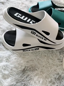 Mens flip flops slip-on mens fashion breathable sandals shoes male soft bottom sandals รองเท้าแฟชั่นแบบสวม สวมใส่ได้ทุกเพศทุกวัย