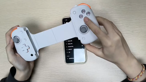 D8 Pro Stretchable Ergonomic Design Wireless Controller with Dual Vibration For Android/IOS Smartphone /N.S /PC