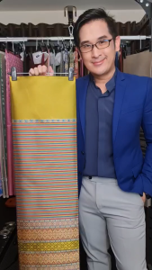 44.ผ้าไหมแกมฝ้าย ผ้าทอทั้งผืน ลายยกดอกลำพูน ยกล้านนา สีเขียวทอง