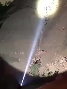 Senter Sorot LED Teleskopic / Senter Senter Portabel Super Terang Senter Jarak Jauh Tahan Air