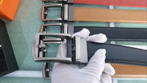 เข็มขัดผู้ชาย เข็มขัดหนังวัวแท้ 100% เข็มขัดผู้ชาย เข็มขัดหนังวงล้อยีนส์ สีดํา เรียบหรู แฟชั่นสบาย ๆ หรูหรา