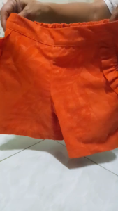 ชุดกระโปงเด็ก ชุดเดรสเด็ก2-3ปี ชุดเซ็ทเด็ก2ชิ้น ชุดเสื้อกับกางเกงรอบตัว22นิ้วตัวยาว18นิ้วผ้าลายดอกเห็ดชุดมีปกบัวแหลมเสื้อป้ายมีกระดุมเปิดใส่สบายไม่ติดหัวผ้าดีสีไม่ซีดง่าย