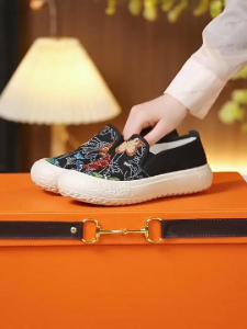 RUIMO Sepatu Wanita Terbaru Slip on & Trendy Korean Style Terbaru - TM