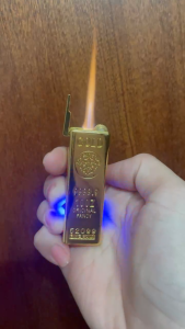 HCM Bật Lửa Khè Xài Gas Lộ Thiên Hình Thỏi Vàng Có Đèn Led Nhấp Nháy