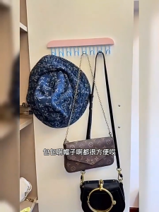 ไม้แขวนเสื้อ ไม้แขวนเสื้อกล้าม อเนกประสงค์ ไม้แขวน8ตะขอ หมุนได้ 360 องศา สามารถแขวนในตู้เสื้อผ้าหรือติดกาวกับผนัง ประหยัดพื้นที่ แข็งแรงทนทาน